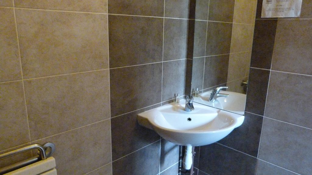 La Maison Des Randonneurs Hostel Auxerre Room photo